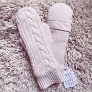 Lululemon Show me the Sherpa Mittens